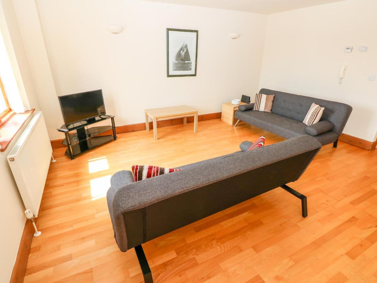 15 Sovereign House Apartment มิลฟอร์ดเฮเวน ภายนอก รูปภาพ